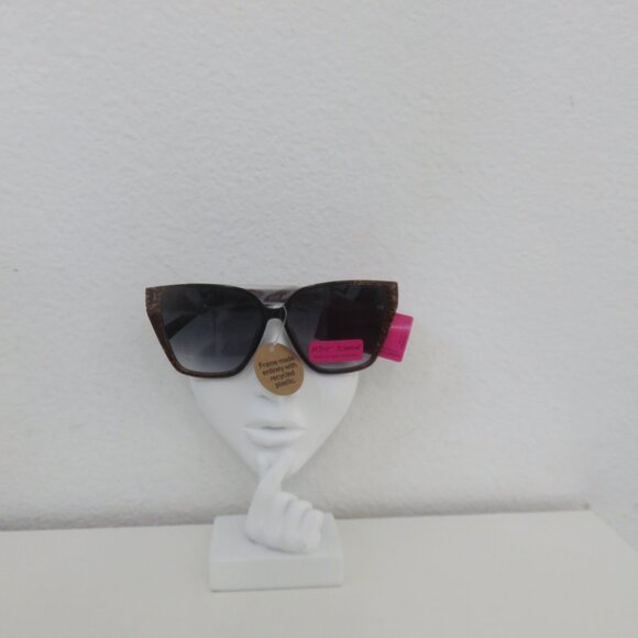 (#127) Betsey Johnson Animal Cheetah Black/Brown Sun Glasses main image 5